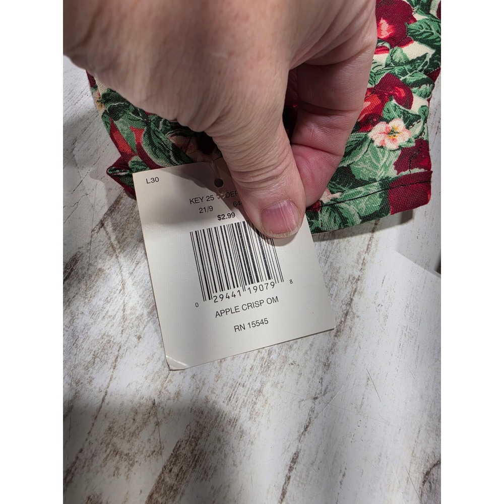 B&D Kitchenworks Apple Crisp Quilted Oven Mitts Set of 2 Red Floral Fruit Print - Picture 3 of 4